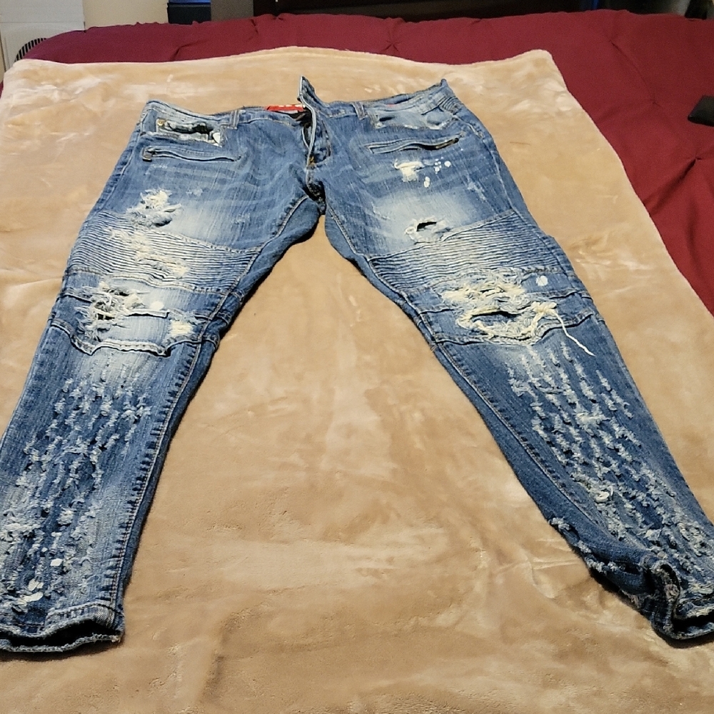 Men's Relaxed Fit Distressed Blue Jeans